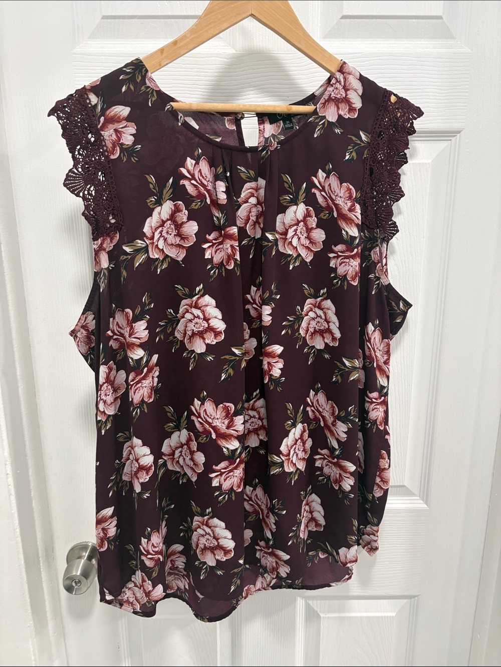 Lace-Trim Floral Camisole in Burgundy